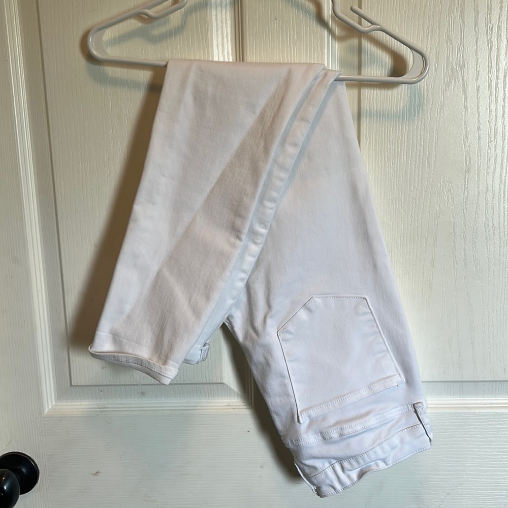 White skinny jeans